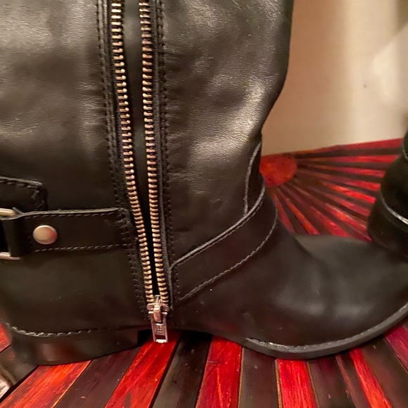 Liz Claiborne Black Leather Renea Riding Boots Size 7 - Picture 4 of 11